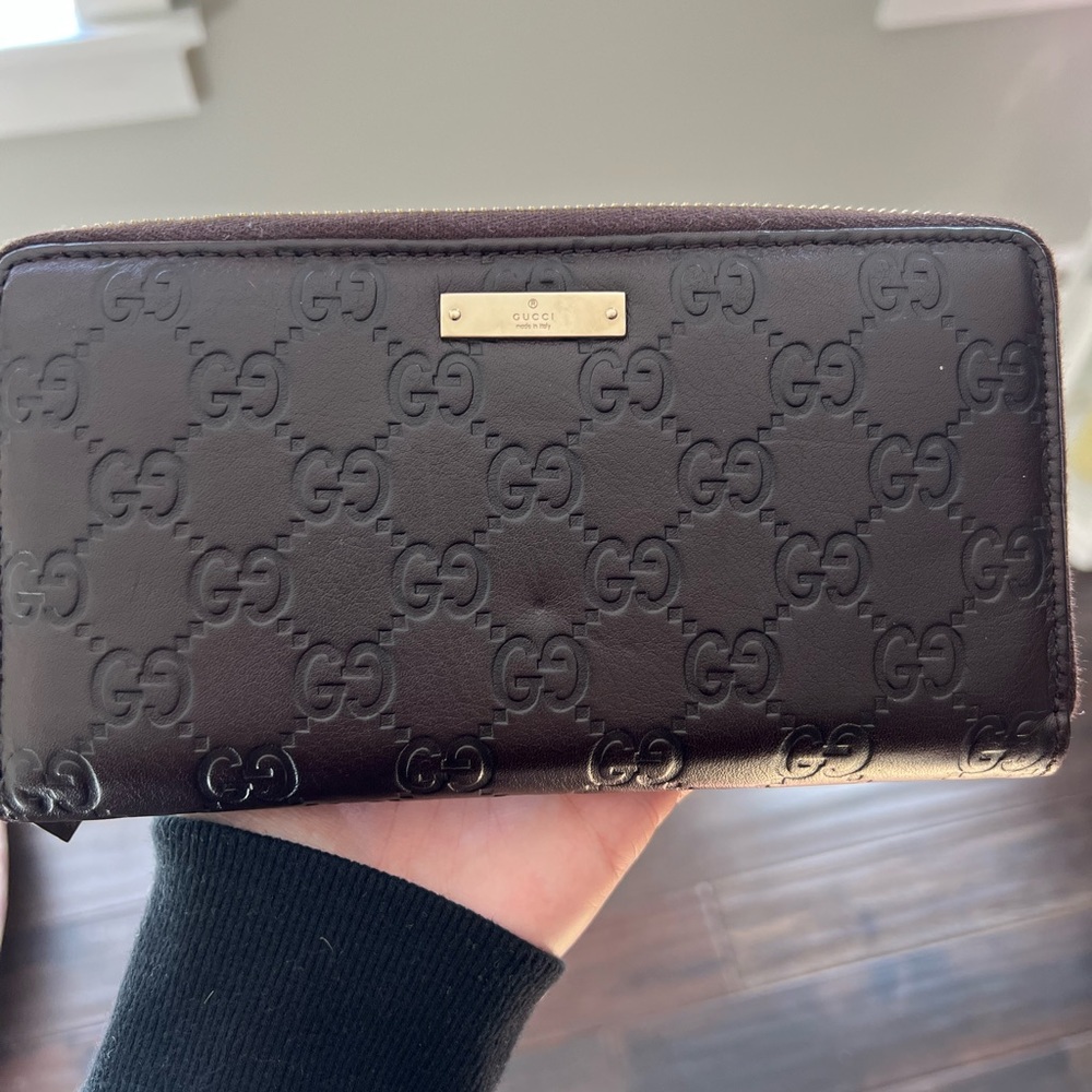 Authentic Gucci brown leather zip around wallet